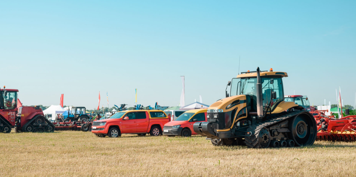 LS-ESG-Green-Benefits-Online-Auctions-Hero Vehicles on display outside at live auction